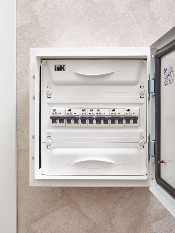 Выключатель автоматический модульный 1п B 6А M06N ARMAT IEK AR-M06N-1-B006