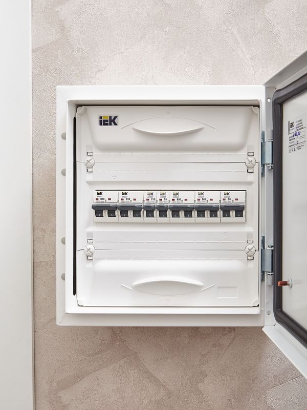 Выключатель автоматический модульный 1п C 5А M06N ARMAT IEK AR-M06N-1-C005