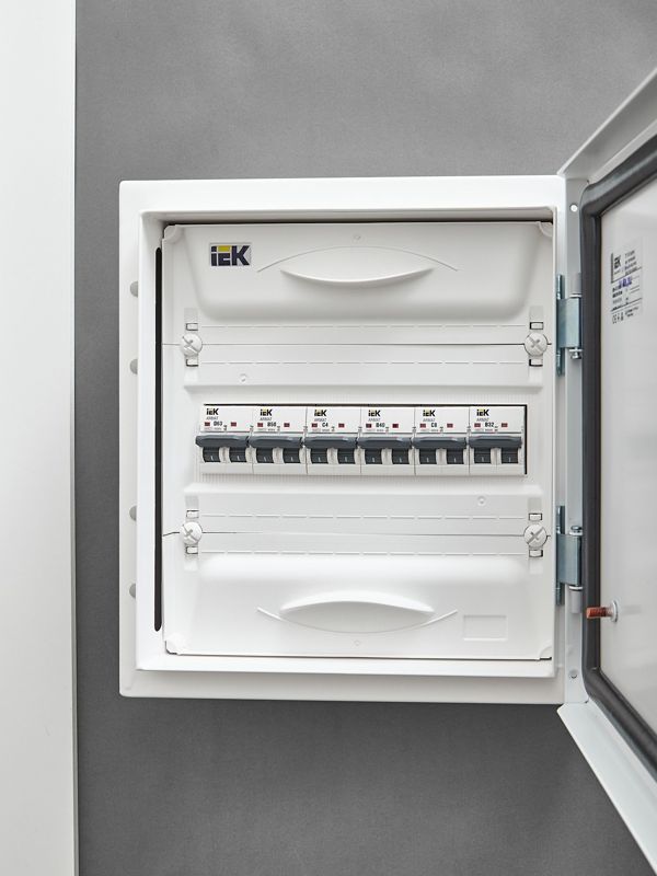 Выключатель автоматический модульный 2п C 4А M06N ARMAT IEK AR-M06N-2-C004