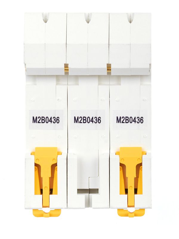 Выключатель автоматический модульный 3п B 4А M06N ARMAT IEK AR-M06N-3-B004