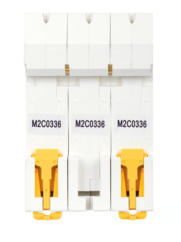 Выключатель автоматический модульный 3п C 3А M06N ARMAT IEK AR-M06N-3-C003