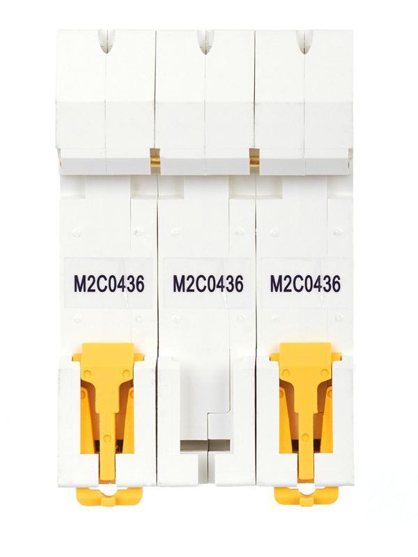 Выключатель автоматический модульный 3п C 4А M06N ARMAT IEK AR-M06N-3-C004