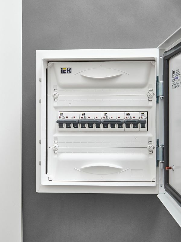 Выключатель автоматический модульный 3п C 4А M06N ARMAT IEK AR-M06N-3-C004