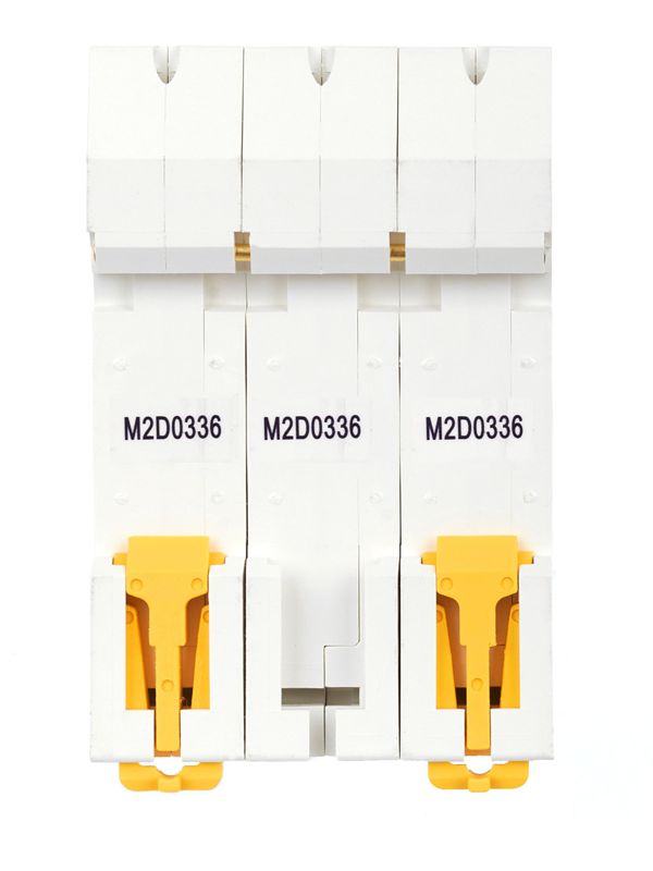 Выключатель автоматический модульный 3п D 3А M06N ARMAT IEK AR-M06N-3-D003