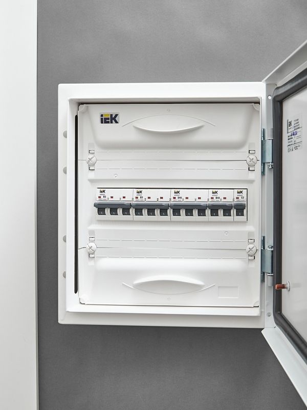 Выключатель автоматический модульный 3п D 40А M06N ARMAT IEK AR-M06N-3-D040