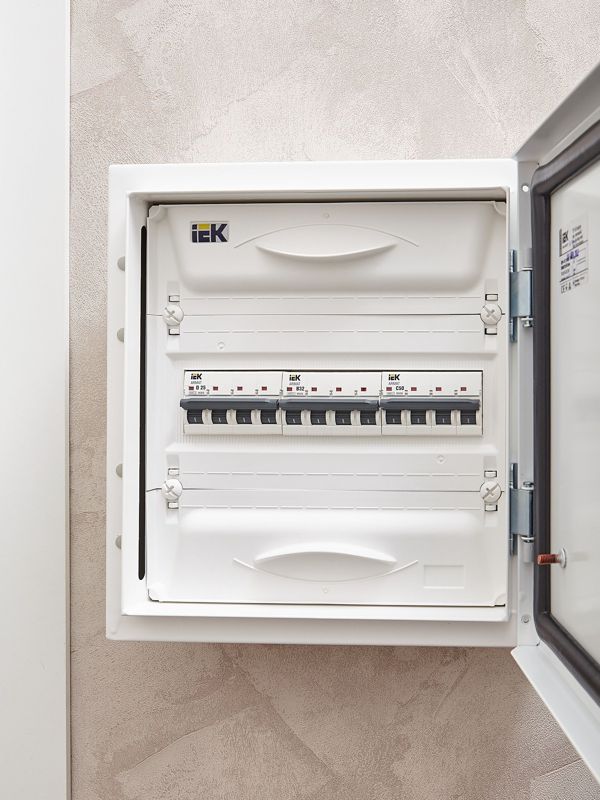 Выключатель автоматический модульный 4п B 32А M06N ARMAT IEK AR-M06N-4-B032