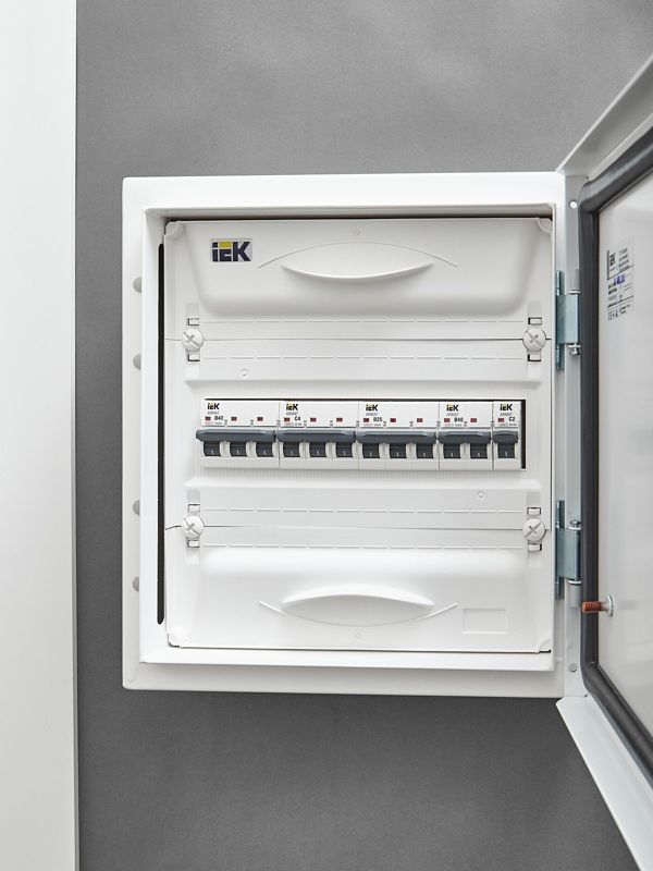 Выключатель автоматический модульный 3п C 4А M10N ARMAT IEK AR-M10N-3-C004