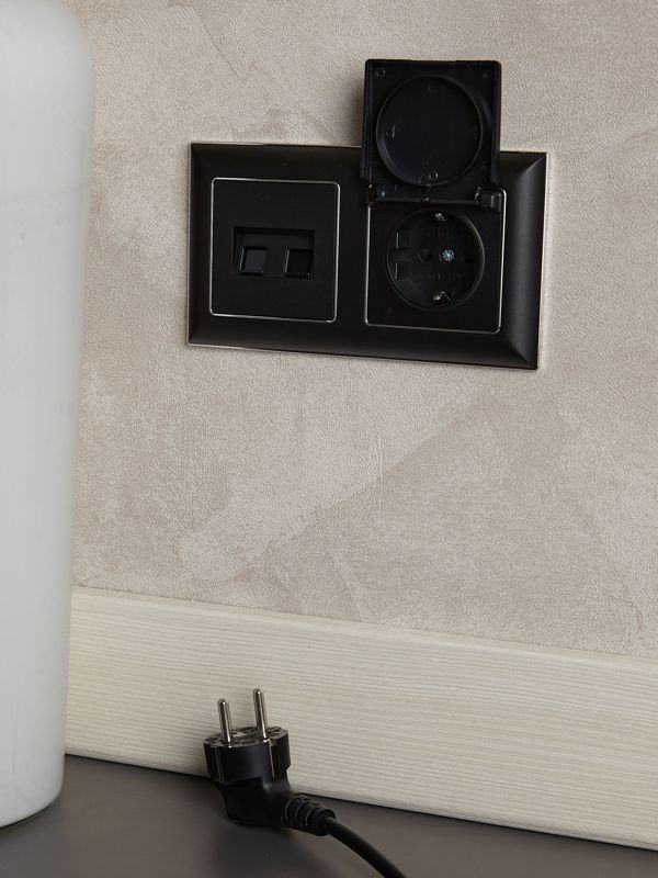 Розетка компьютерная двойн. СП RJ45 кат.6 BRITE РК11-2-БрЧ механизм черн. IEK BR-K20-2-K02