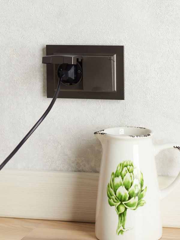Розетка 2-м СП BRITE 16А в сборе IP44 с крышкой бронза IEK BR-R26-16-44-K45-F