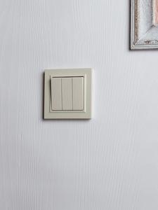 Выключатель 3-кл. СП BRITE ВС10-3-0-БрКр 10А механизм беж. IEK BR-V30-0-10-K10