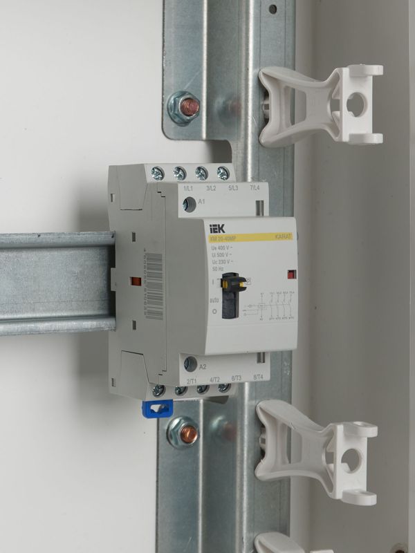 Контактор модульный КМ20-40МР AC с ручным управ. KARAT IEK MKK12-20-40