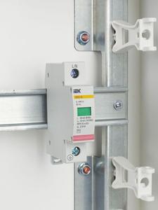 Ограничитель перенапряжения ОПС1-B 1P KARAT IEK MOP20-1-B